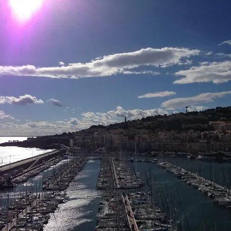 Avec Piscine Et Box, Vue Sur *
