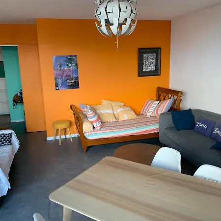 Avec Piscine Et Box, Vue Sur Apartment