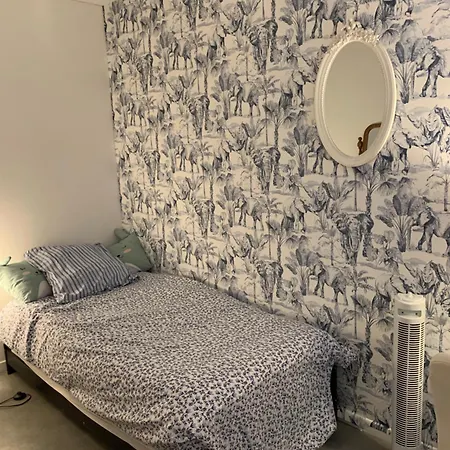 Avec Piscine Et Box, Vue Sur Apartment