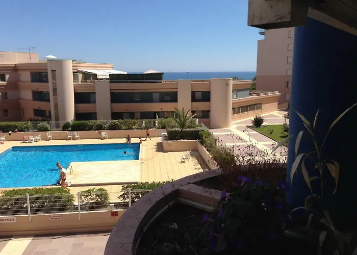 Avec Piscine Et Box, Vue Sur * Σετ