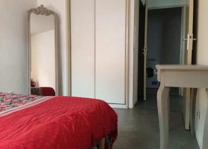 Διαμέρισμα Avec Piscine Et Box, Vue Sur Σετ