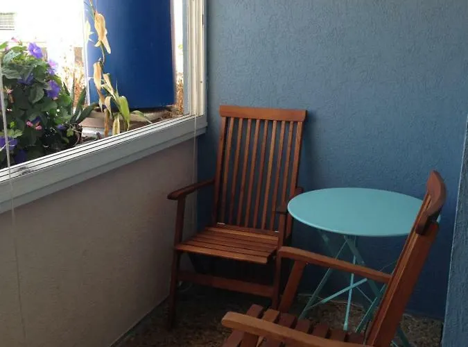 Διαμέρισμα Avec Piscine Et Box, Vue Sur Σετ