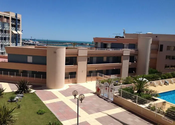 Apartment Avec Piscine Et Box, Vue Sur *
