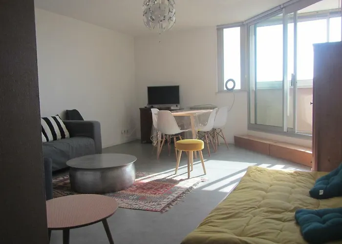 Avec Piscine Et Box, Vue Sur *