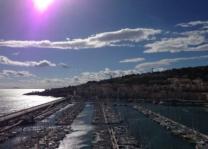 Avec Piscine Et Box, Vue Sur *